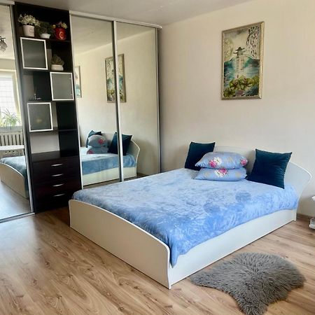 Cozy Apartment In The City Center Siauliai  Ngoại thất bức ảnh